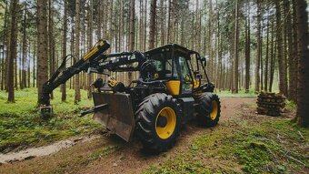 Lesní traktor JCB Fastrac 2115 - 2