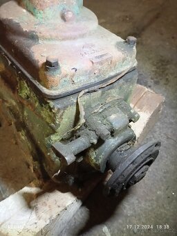 Stará převodovka, nebo rozvodovka na válečný Opel. - 2