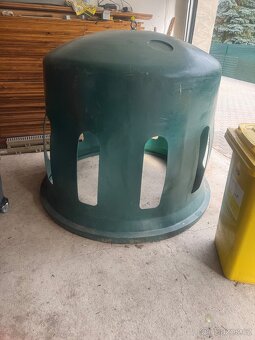 Plastove prikrmiste - 2