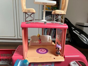 Barbie karavan se skluzavkou a Lola a Barbie panenkami - 2