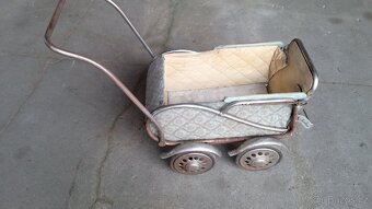Starý kočárek na panenky - 2