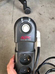Zásuvková lišta APC - 2