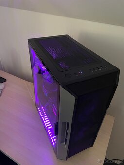 Herní počítač s monitorem - 2