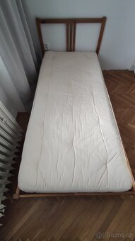 Dřevěná postel z Ikea a přírodní futon z Nejfuton - 2