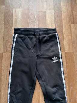 Tepláky Adidas 140 9-10 let, černé - 2