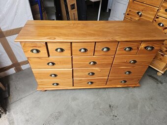 DŘEVĚNÁ KOMODA - 2