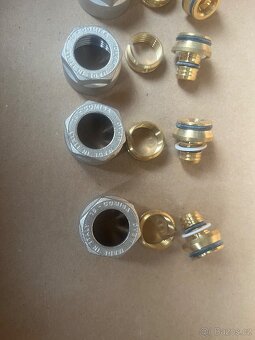 Švěrné šroubení pro vicevrstve trubky 16x2 x 3/4 COMISA - 2