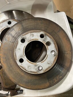 Přední kotouče a destičky BMW e36 - 2