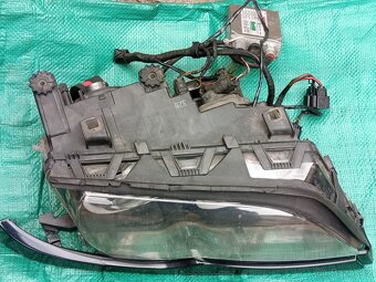 BMW E46 - přední xenonové světla. - 2