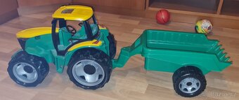 Traktor s přívěsem LENA - 2