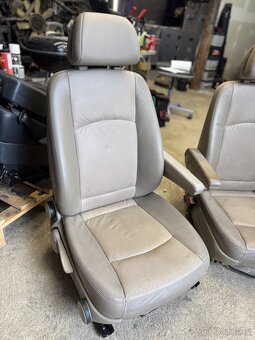 Přední sedadla Mercedes - Benz Viano/Vito W639 - 2