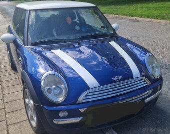 Hezky Mini Cooper 1.6 88kw model 2004. Kombinace modra bila - 2