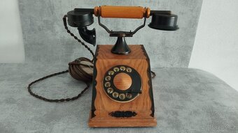 Starý telefon Tesla k dekoraci. - 2