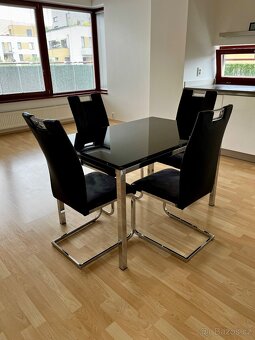 Designový jídelní stůl a 4 židle - 2