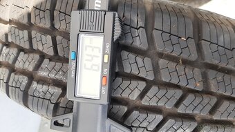 Zimní pneu 135/80 R13 dezén cca 7mm - 2