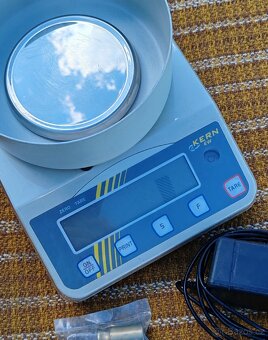 Stolní laboratorní digitální váha - 2