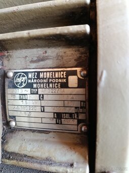 Elektromotor 1,5 kW, 1430 ot/min. Řemenice. - 2