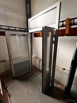 DVOJE VELIKÉ VCHODOVÉ HLINÍKOVÉ DVEŘE 150x260-PLZEŇ - 2