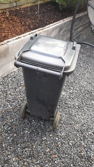 Prodám zachovalou popelnici - 2