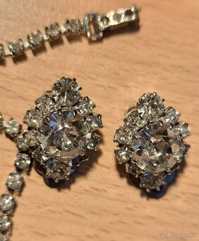 Stará souprava bižutrie - broušené sklo. - 2