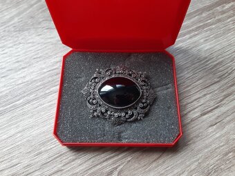 Stříbrná brož s onyxem - 2