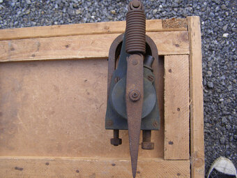 Prodám funkční zapalovací magnetku Bosch z 20. let - 2