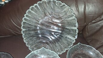 Mísa z ručně lisovaného skla Pavel Pánek plus misky - 2