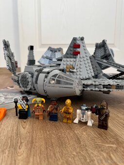 LEGO® Star Wars™ 75257 Millennium Falcon™ - 2
