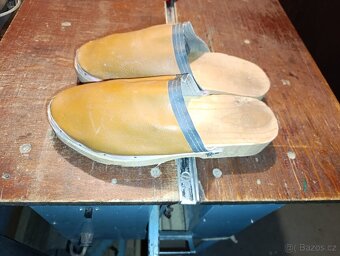 Prodám dřevěné pantofle - 2