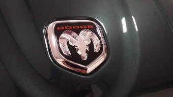 DODGE Durango 5.9 V8 12tis.najeto - 2