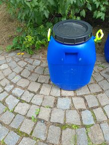 Sudy na vodu plast. 200 Ltr. 450Kč. Obsah 200Ltr. Plzeň. - 2