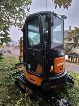 Bagr Hitachi 33U - 2