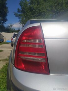 Škoda Superb - zadní světla - 2