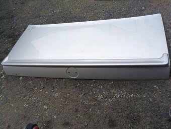 BMW E30 ZADNI VIKO KUFRU A SPOILER - 2