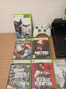 Xbox 360 + 16 her s Kinectem - 2