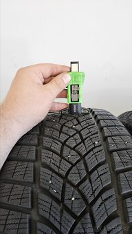 Zimní pneumatiky 225/40/19, Goodyear, DOT3021 - 2