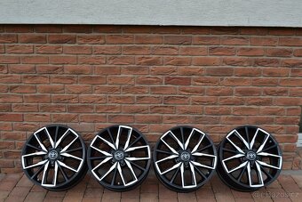 5x114,3 R17 Hliníkové disky Originál Toyota Corolla - 2