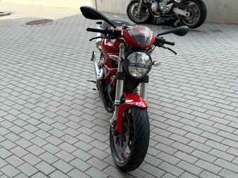 DUCATI Monster 696 - 2