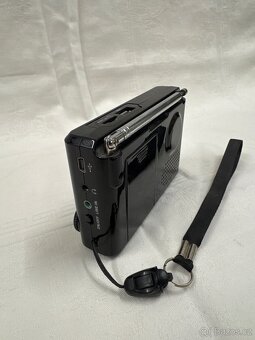 Sencor SRD 215 B/W s FM tunerem a MP3 přehrávačem. - 2