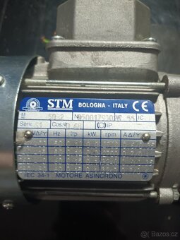 ELEKTROMOTOR ŠNEKOVÁ PŘEVODOVKA MOTOR - 2