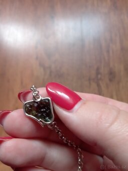 Stříbrný náramek s vltavínem - 2