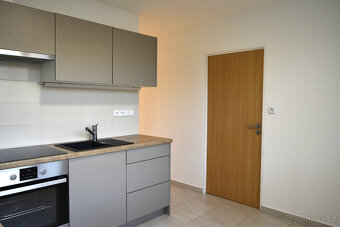 Náchod - pronáme bytu 3+1 s lodžií - 2