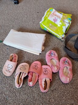 Taška ke kočárku,přebalovací podložky, papučky - 2