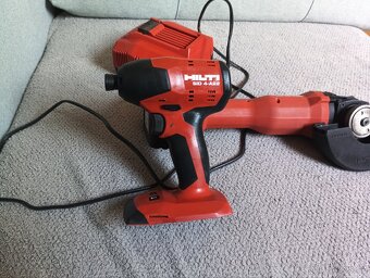 Hilti rázový utahovák, aku uhlová bruska a nabiječka - 2