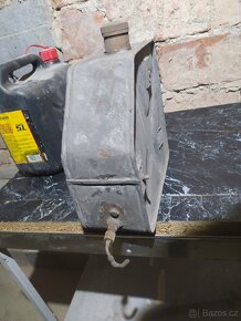 Přídavná nádrž na motorku? - 2