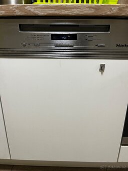 Myčka Miele na náhradní díly - 2