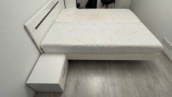 Manželská postel+2x stolek+komoda - 2