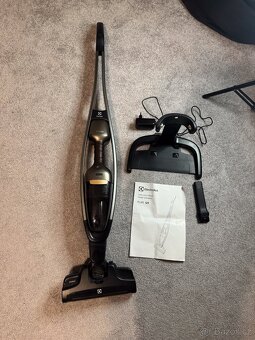 Tyčový vysavač Electrolux PURE Q9 PQ91-50MB bronzový - 2
