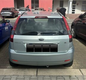 Pronajem Ford Fiesta 4l /100 km - 2