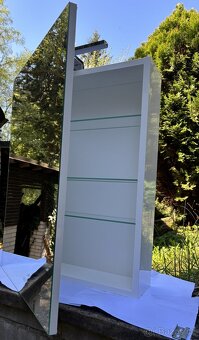 Zrcadlová skříňka s LED osvětlením - 2